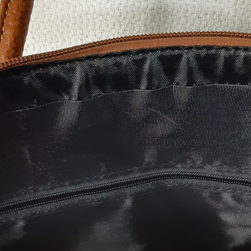 Classic tan shoulder detail stitching - Picture 5 of 5
